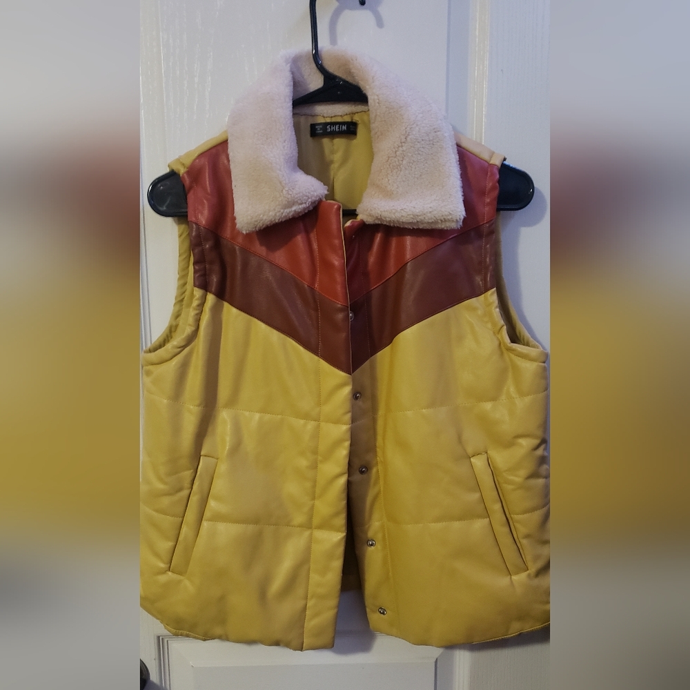 💥Pleather vest